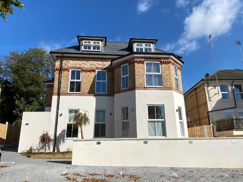 Bright, Vibrant New 1 Bedroom Town Centre Parking Bournemouth Ngoại thất bức ảnh