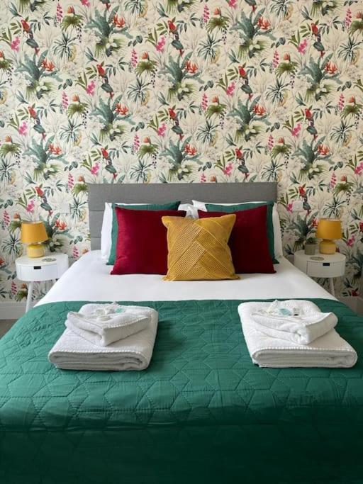 Bright, Vibrant New 1 Bedroom Town Centre Parking Bournemouth Ngoại thất bức ảnh