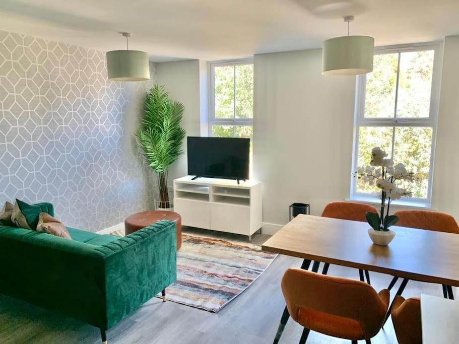 Bright, Vibrant New 1 Bedroom Town Centre Parking Bournemouth Ngoại thất bức ảnh